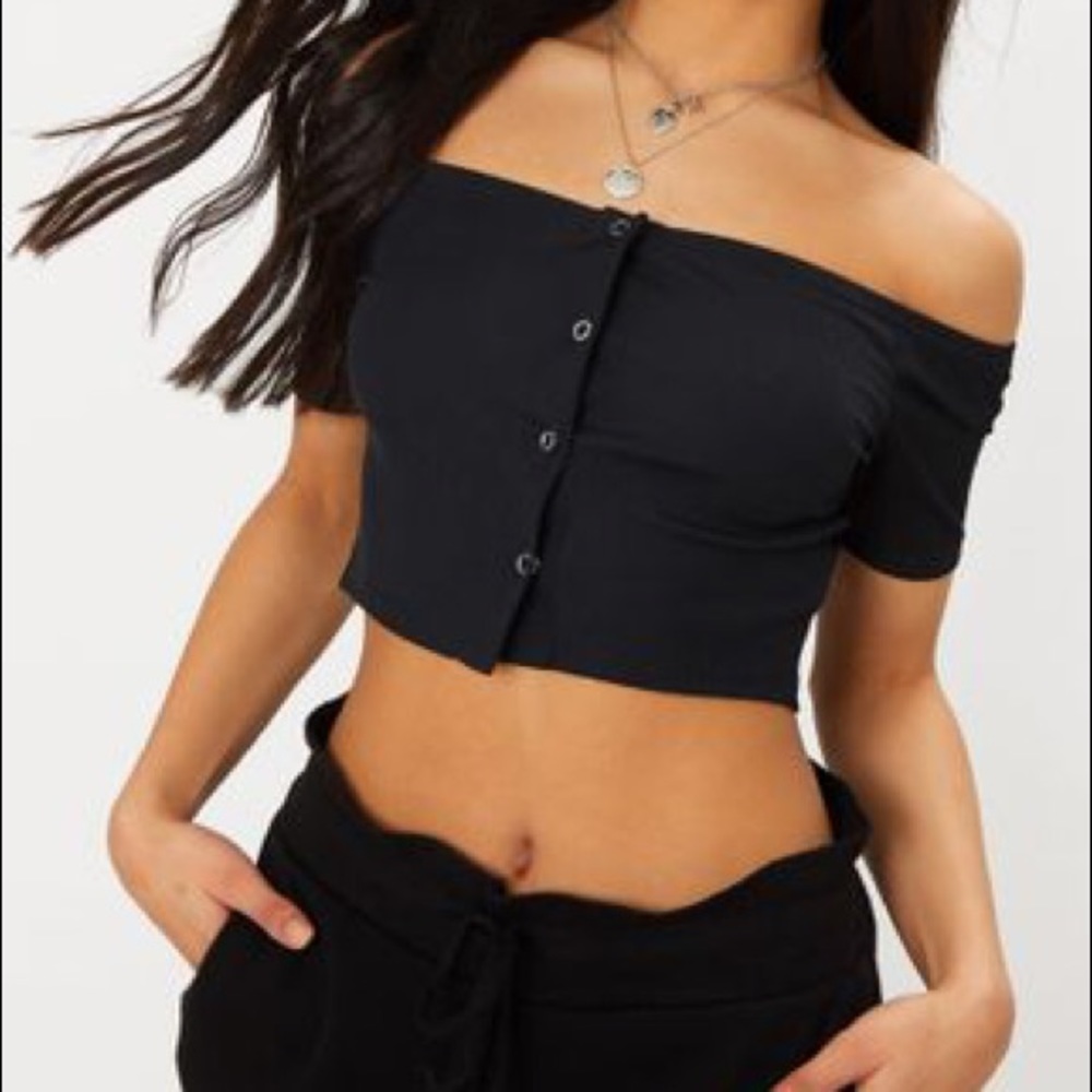NWT Pretty Little Thing Black Popper top